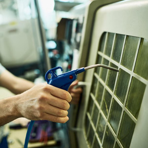 خدمة تنظيف المكيفات